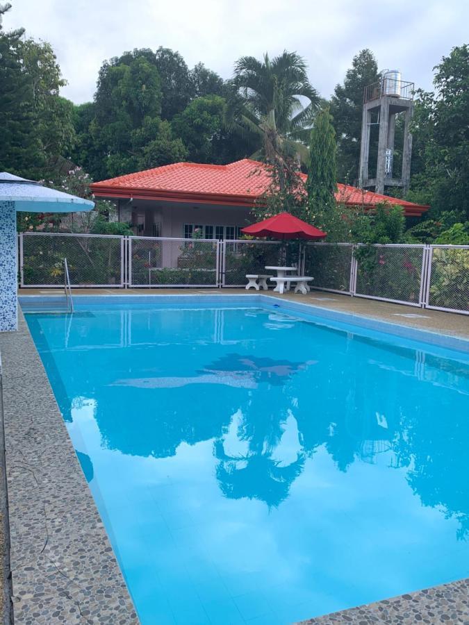 Bungalo 100 m² dengan 2 kamar tidur dan 1 kamar mandi pribadi di Galas Dipolog Bagian luar foto
