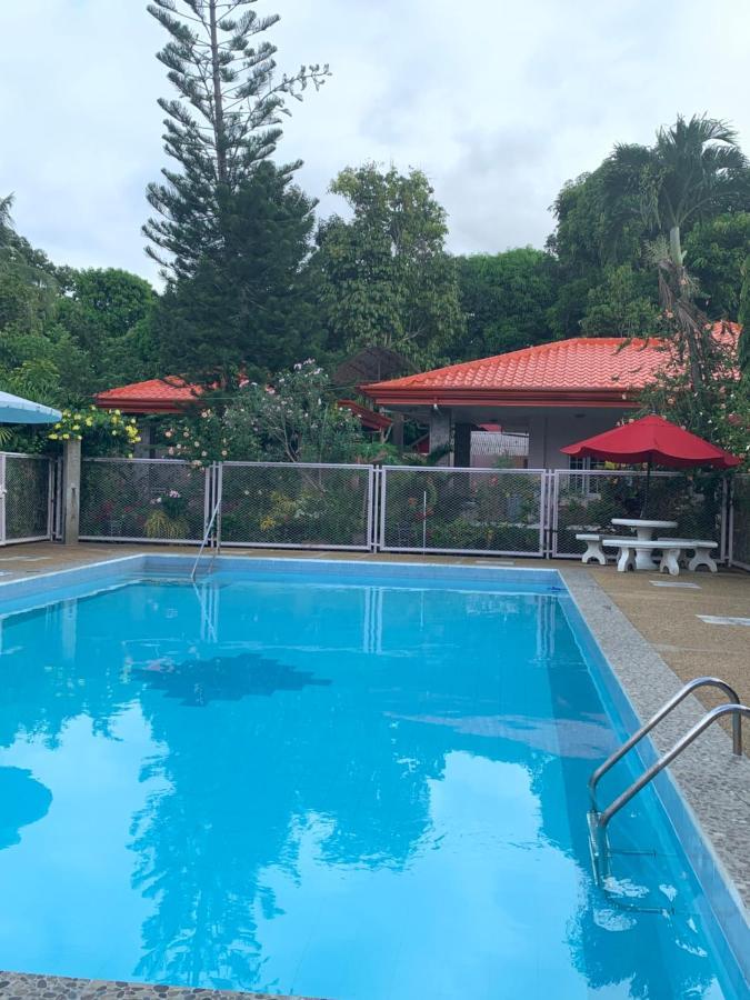 Bungalo 100 m² dengan 2 kamar tidur dan 1 kamar mandi pribadi di Galas Dipolog Bagian luar foto