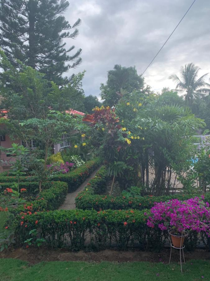 Bungalo 100 m² dengan 2 kamar tidur dan 1 kamar mandi pribadi di Galas Dipolog Bagian luar foto