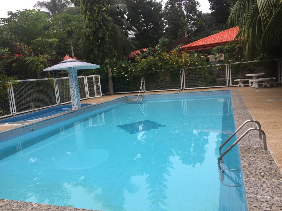 Bungalo 100 m² dengan 2 kamar tidur dan 1 kamar mandi pribadi di Galas Dipolog Bagian luar foto